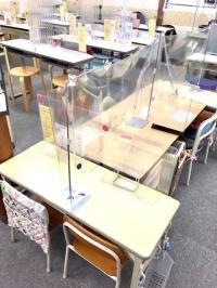 小さなお子さま用に体に合った机・椅子もご用意しています。