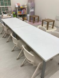 歌を歌ったり、教具を使ったりして、楽しい時間を過ごします。