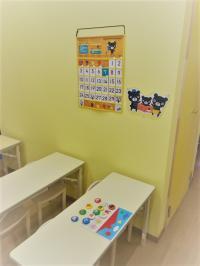 一人で座れるようになったら、くもん教室に通えますね。