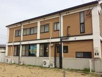 赤崎小学校の迎え、赤崎中筋公会堂が教室です。