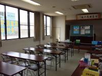 明るくきれいな教室内部です