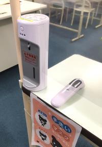 新型肺炎対策として消毒、検温、飛沫防止シート、換気を実施しております。