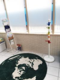 ママに人気の待合スペース。おむつ替えもしていただけます。