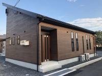 教室は小学校の隣です。