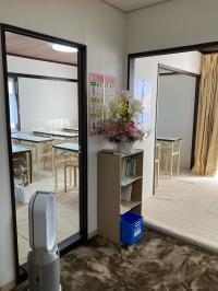 ふわふわの床に座っておしゃべり‼<br />
空気清浄機設置、除菌水での消毒を行っています