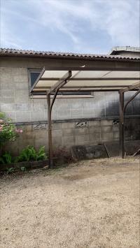 屋根のある駐輪所も完備！<br />
夜間はセンサーライトで足元が明るくなります