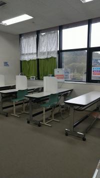 幼児さん専用椅子完備<br />
12席あり 予約制