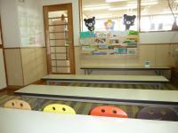 幼児用の別室で親子一緒にお話を聞かせていただきます。