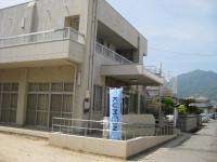 呉市阿賀集会所の2階です。正面左手奥よりお入りください。