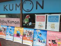 教室ガラスを目印に。大きな扉を開けてみてくださいね。