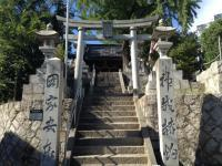 大歳神社の階段を上ります。