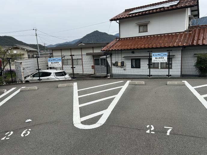 　フルリール駐車場No.26とNo.27。亀山公民館のそばに駐車場があります。