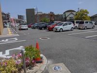 商工会議所の駐車場を使うことができます。お迎えの際には、こちらをご利用ください♪