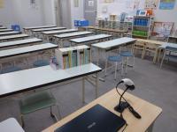 明るい教室でお話をさせていただきます。