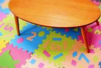 幼児コーナーです。ママのおひざにだっこして座ってもらえます。