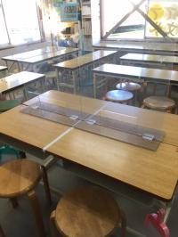 保護者様との面談の際には、飛沫防止パネルを設置しています。