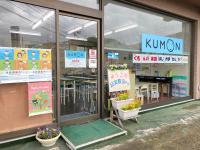 教室は、信号手前にございます。道沿いなので、送るまでの送迎に便利です。