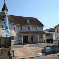 幕山台北公園前の東福山ルーテル教会1階です。広い駐車場があります。