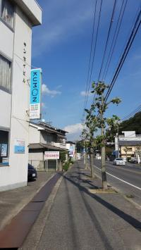 313号沿いで入りやすく、駐車場完備です。
