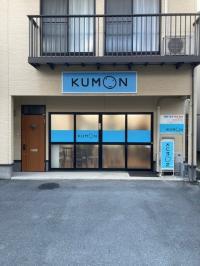 西６番ガード（南）交差点からすぐ、西小学校から徒歩８分です。送迎時の駐車場あり。