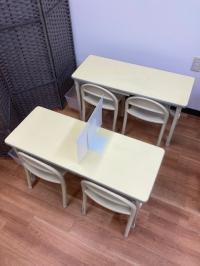 幼児さんは、専用の座席で学習します。専任スタッフがサポートします。