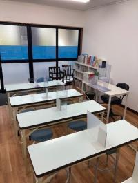 明るい教室で、気持ちよく学習して頂けます♪お気軽にお問合せください。