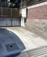 駐車場有（1台～2台）<br />
 車での送り迎えもできます。