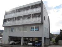 教室は国道184号線沿のビル2階です。