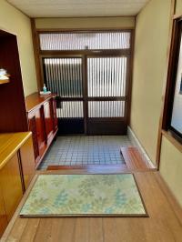 広い玄関なので教室の入退時に密回避でき、ベビーカーのまま来室していただけます。