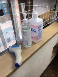 コロナ対策として、教室ではマスク着用・検温・除菌/消毒など行っています。