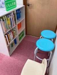 教室にはお子さまに読んでいただける絵本や児童書などを完備しています。