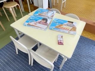 幼児さん用の机と椅子で楽しく集中して学習できます。