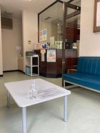 教室の入り口では消毒をお願いします