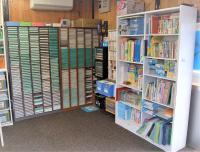 教材、教具、読み聞かせ用の絵本を揃えています。時々交換します。