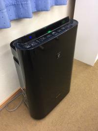 教室内に空気清浄機あり♪