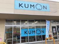 マックスバリュ田布施店様の敷地内テナントにございます♪水色の看板と窓が目印です。