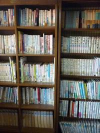 図書室あり。貸し出しもしています。