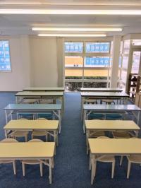 明るくきれいな教室です。