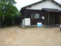 教室の前に駐車場あります。