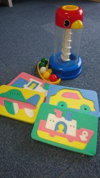 お母様としっかり面談させて頂けるよう、知育玩具もございます。