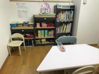 小さいお子様用の机とイスをご用意しています。