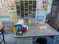 幼児から高校生が学習しやすいように、さまざまな机をご用意しています。