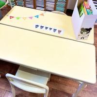 幼児用の机と椅子があるので、小さなお子さまも安心!