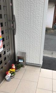 入口前にベビーカー置き場があります♪