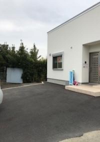 駐車場完備。お車でもお越しいただけます。