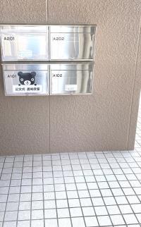 玄関外にはベビーカー置き場もございます。