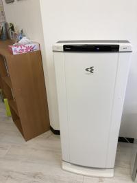 業務用空気清浄機、ノンタッチディスペンサー、センサー体温計など、設置しています。