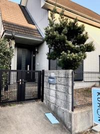 リューネの森の中にあります。