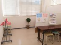 入口を入ると室内ベビーカー置き場があります。