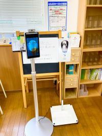 入室時には、検温・オートディスペンサーによる消毒・マスク着用をお願いしています